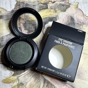 MAC COSMETICS BNIB OOMPH Veluxe Pearl eyeshadow RARE Limited Green